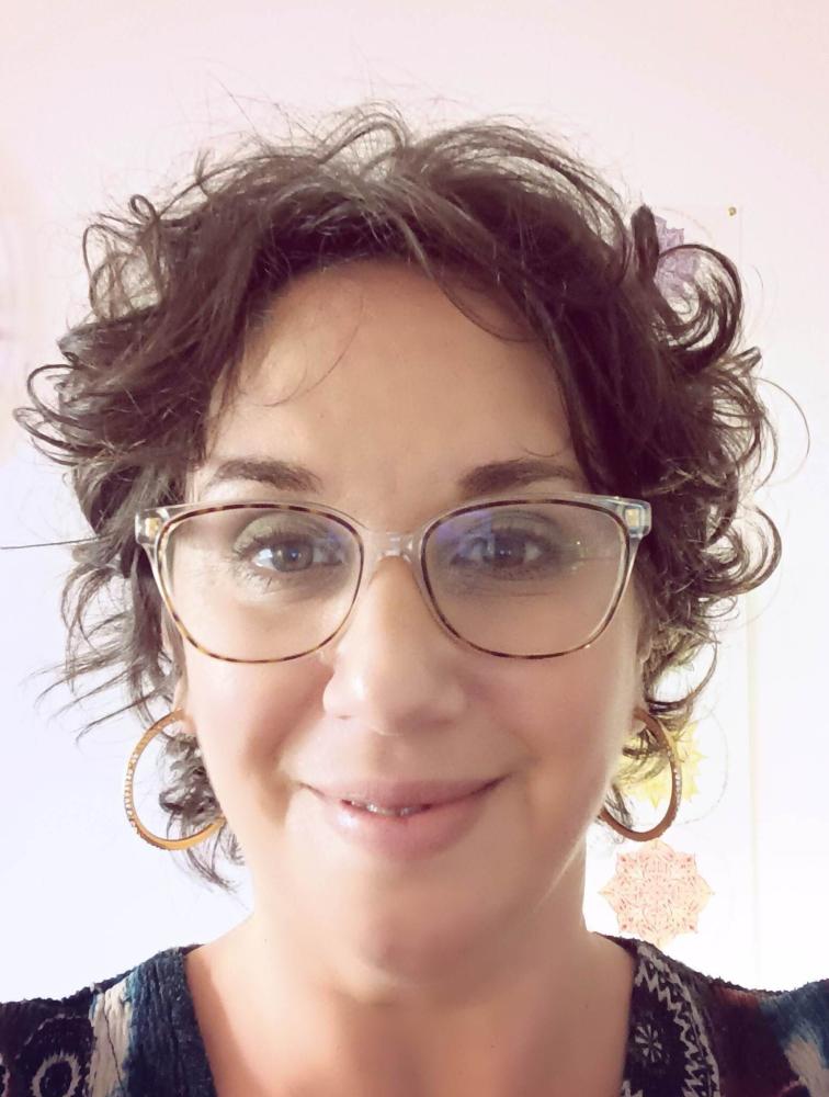 portrait Catherine Connan dans son cabinet